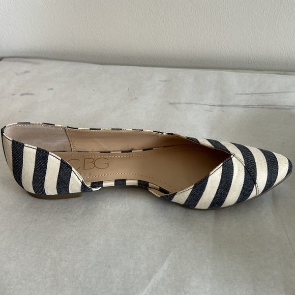 BCBG Paris Annya Flat Navy and White Nautical Stripe Size: 6.5M (36.5) - Picture 9 of 11